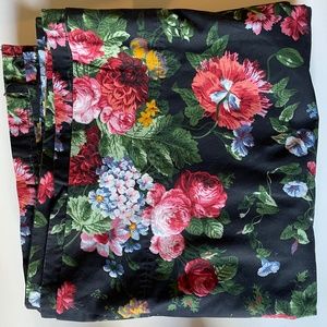 Ralph Lauren King Size Flat Sheet in Isadora Black - gently used